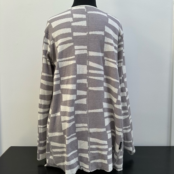 REVERSIBLE KNIT ASYMMETRICAL CARDIGAN GRAY IVORY ABSTRACT PRINT NWT - Picture 3 of 6